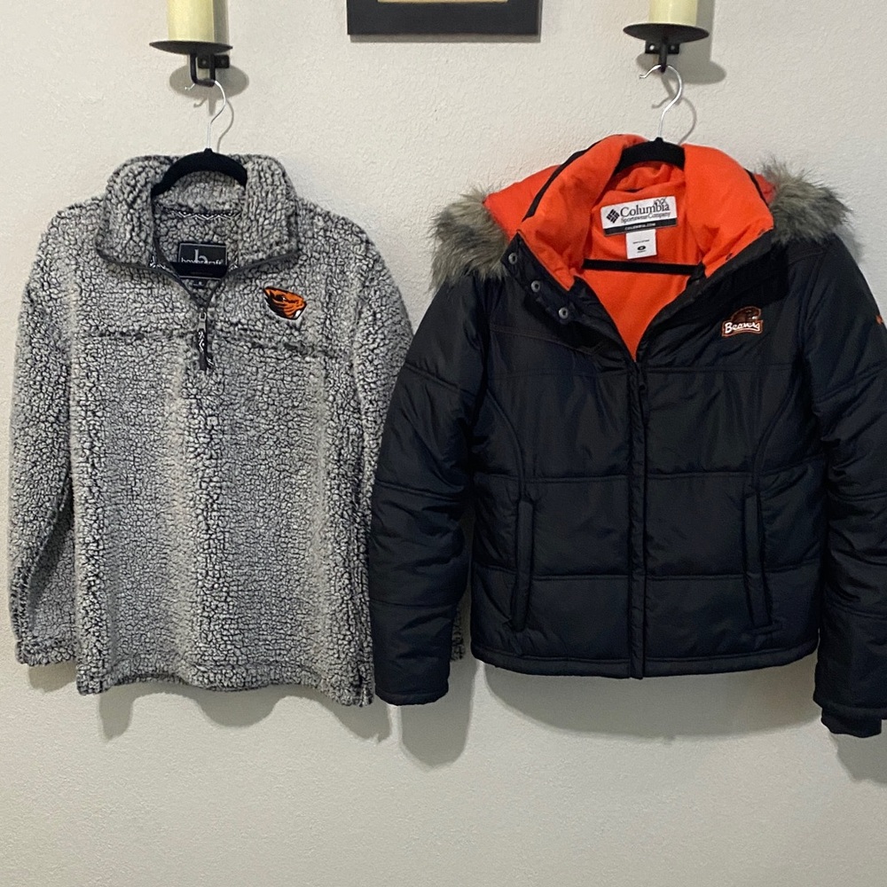 Very warm OSU Beaver Columbia coat and fluffy zip up sweater. These are nice👍🏼